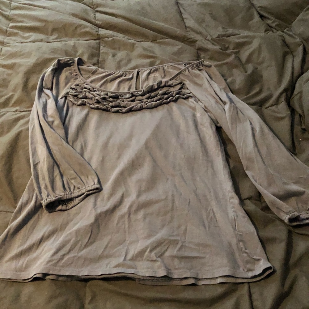 Grey ruffled 3/4 length top